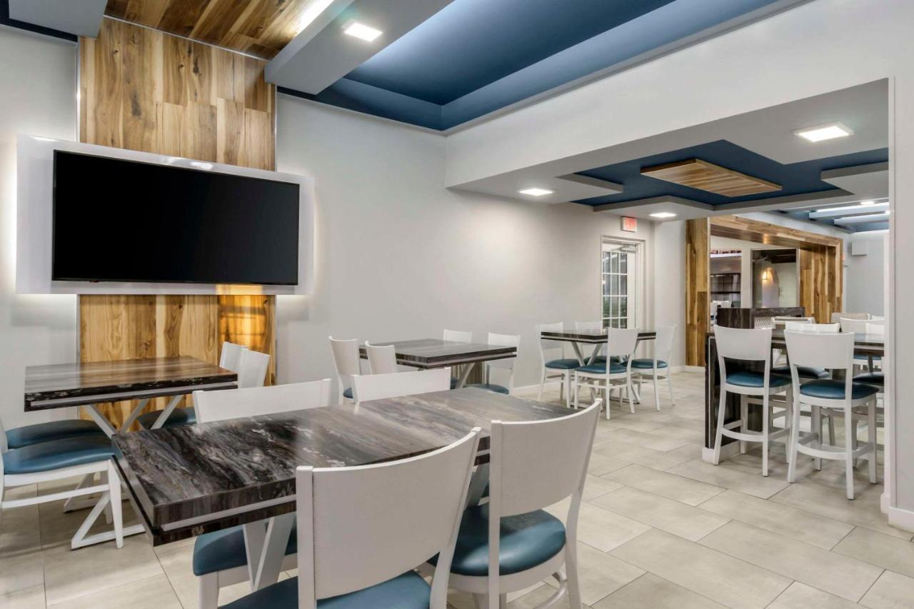 Hotel Clarion Pointe Tampa-Brandon Near Fairgrounds And Casino Mango Exterior foto