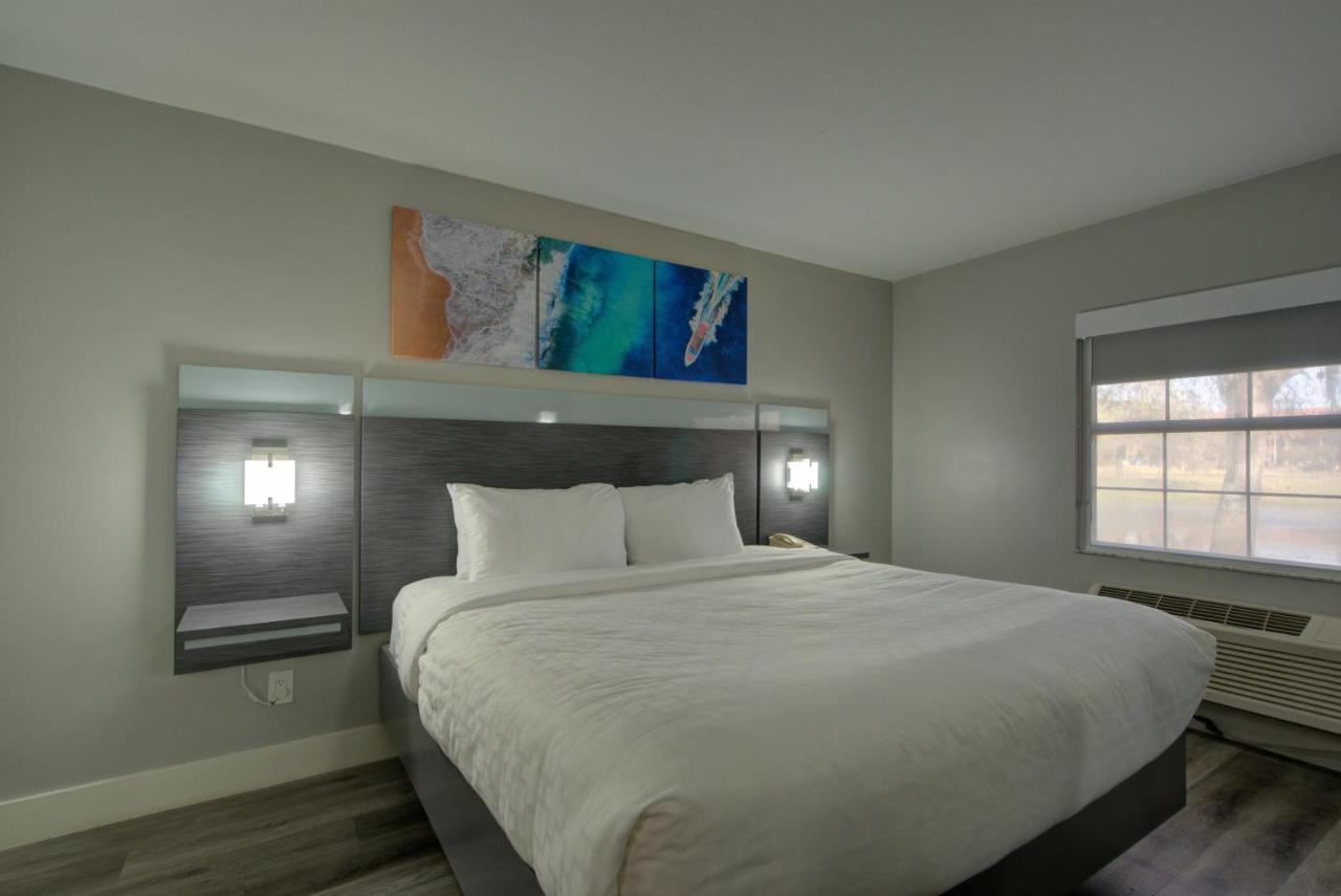 Hotel Clarion Pointe Tampa-Brandon Near Fairgrounds And Casino Mango Exterior foto