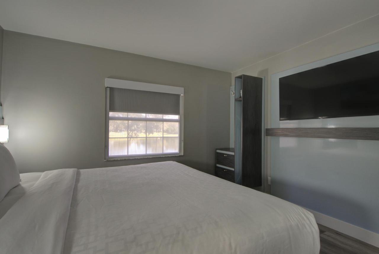 Hotel Clarion Pointe Tampa-Brandon Near Fairgrounds And Casino Mango Exterior foto